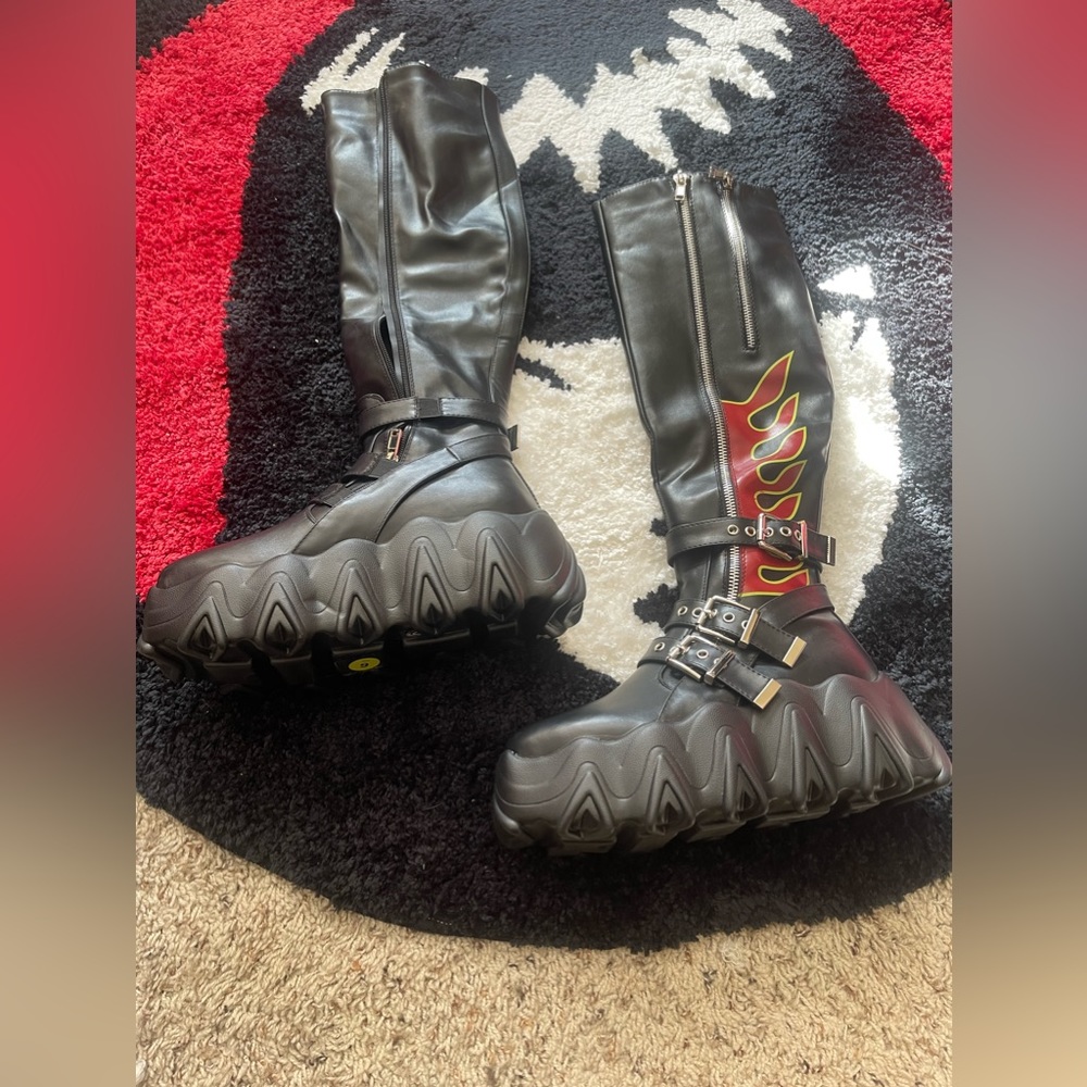 Dolls Kill Lamoda platform boots. Size 9 but would better fit an 8 or 8.5 NWOT